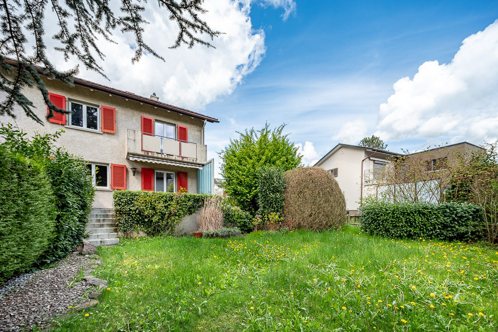 Wohnhaus mit Garten