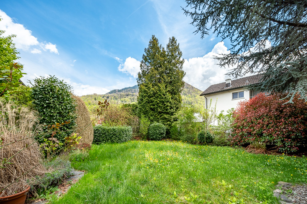Garten mit Bergblick