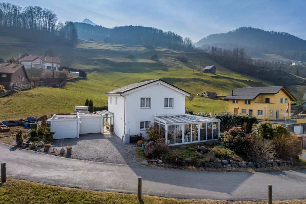 Ländliches Einfamilienhaus mit Bergblick