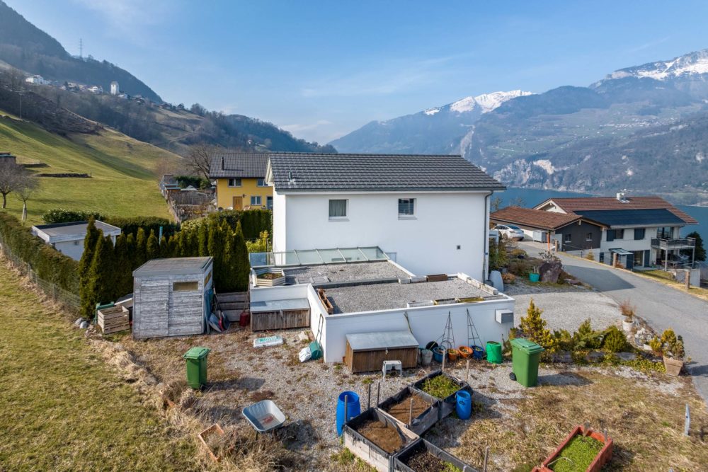 Haus mit Seeblick und Bergpanorama