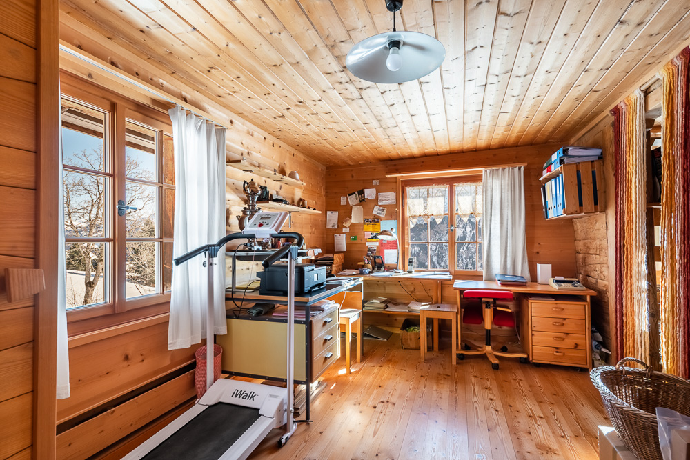 Holzverkleideter Arbeitsraum