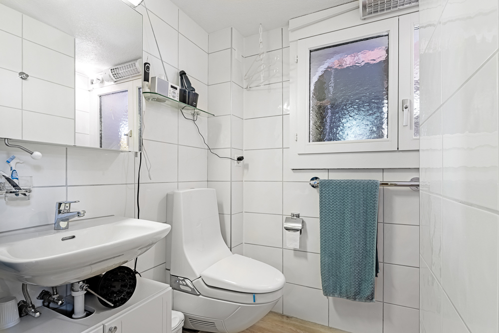 Helles Gäste-WC mit Fenster