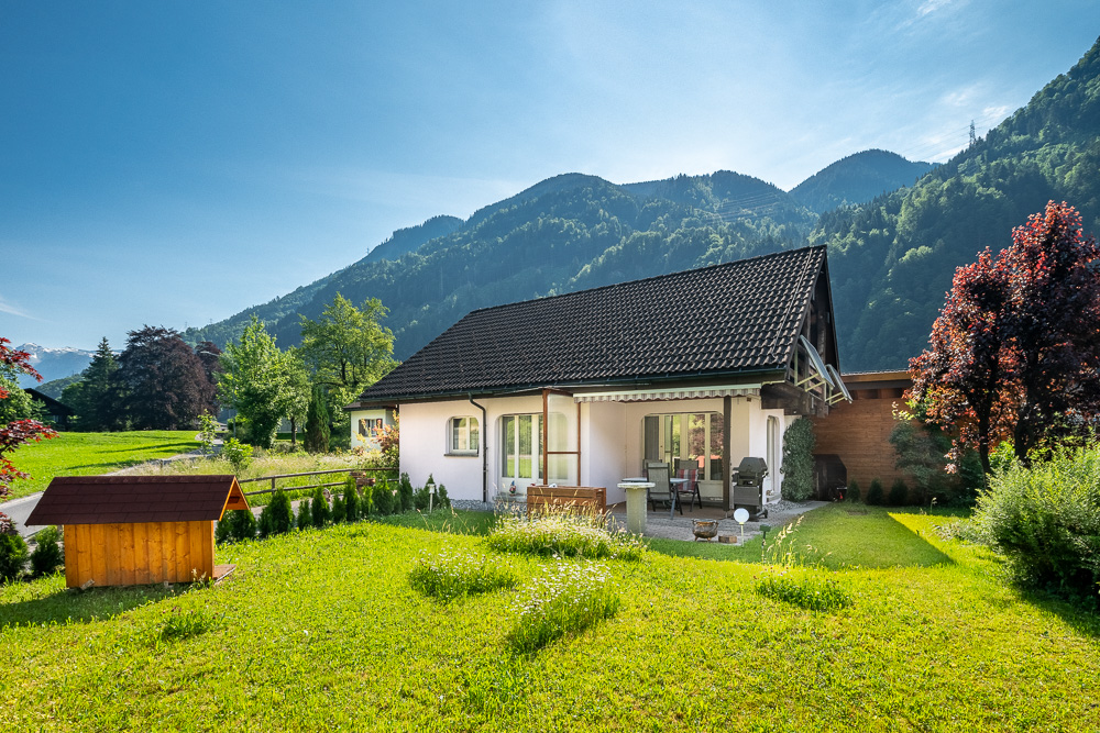 Einfamilienhaus mit Bergblick und großem Garten