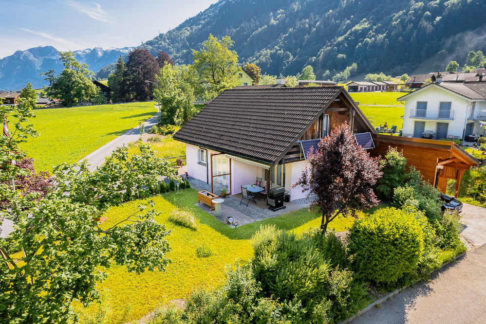 Alpines Wohnhaus mit Garten