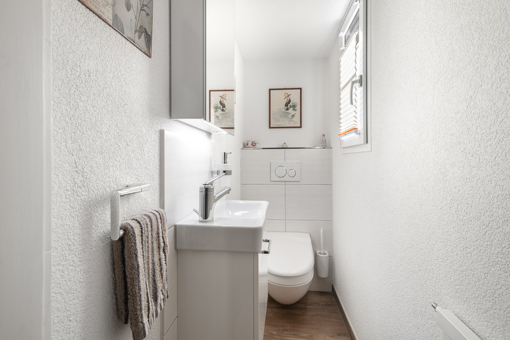 Kleines modernes Gäste-WC