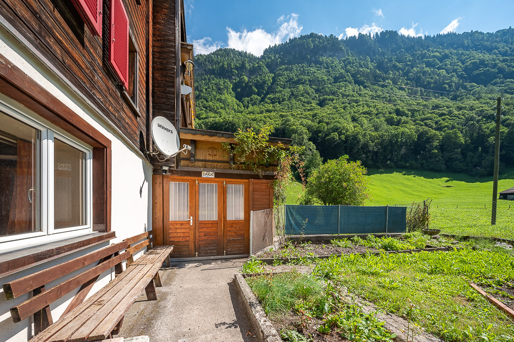 Ländliches Haus mit Bergblick