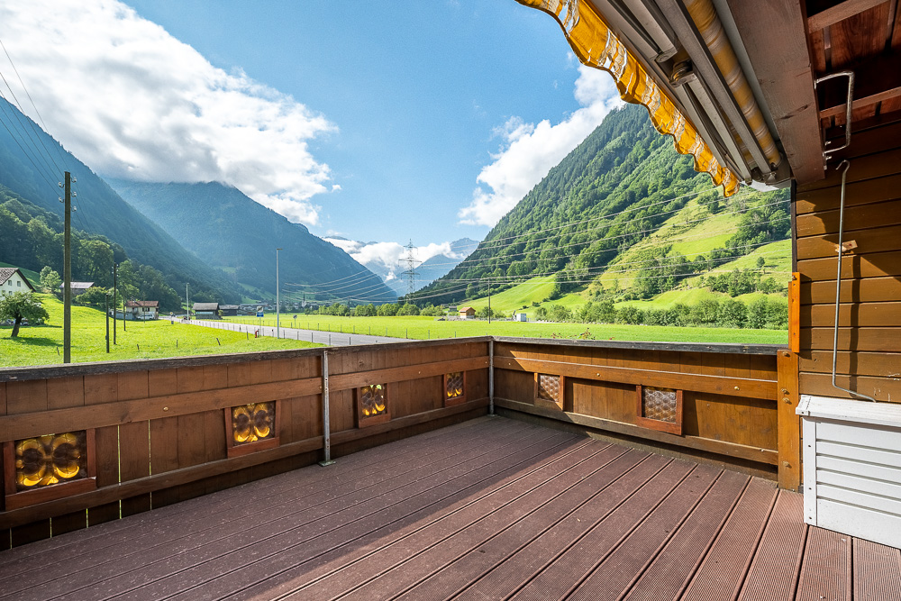 Balkon mit Bergpanorama