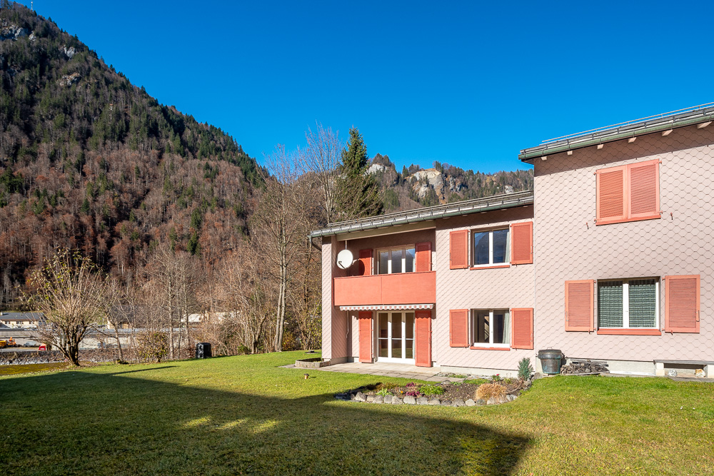 Wohnhaus in alpiner Lage mit Bergblick