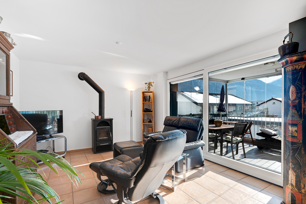 Wohnzimmer mit Zugang zur Terrasse