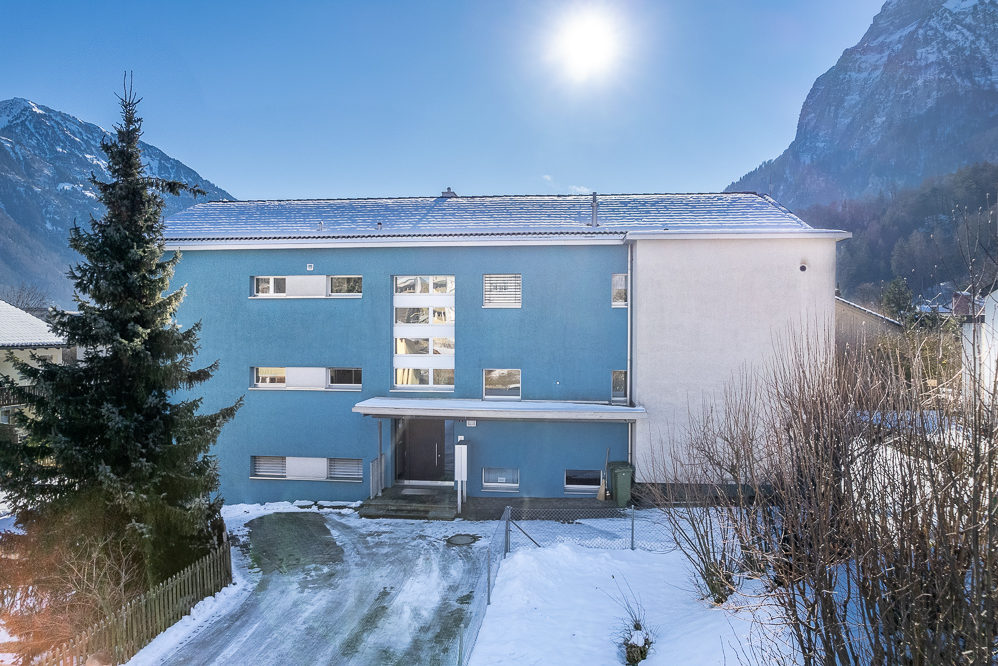 Wohnhaus in winterlicher Berglage