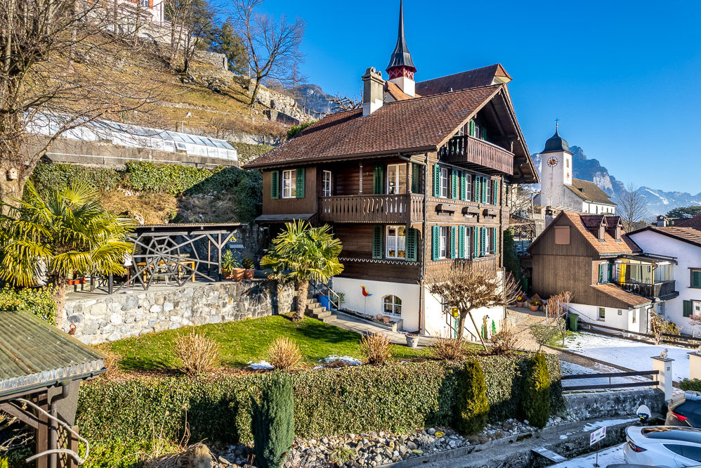 Traditionelles Chalet in alpiner Lage