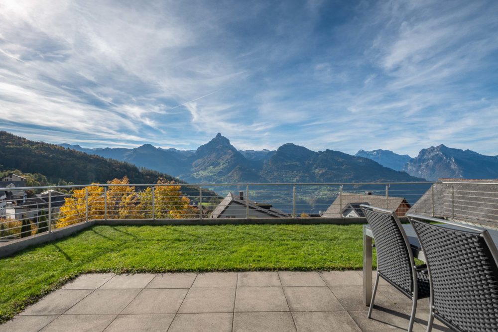 Terrasse mit Bergpanorama