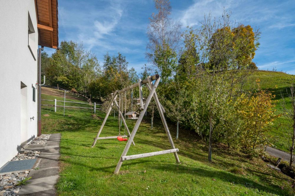 Garten mit Schaukel