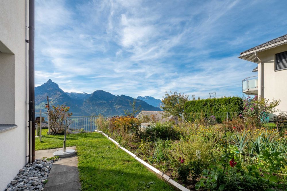 Garten mit Bergblick