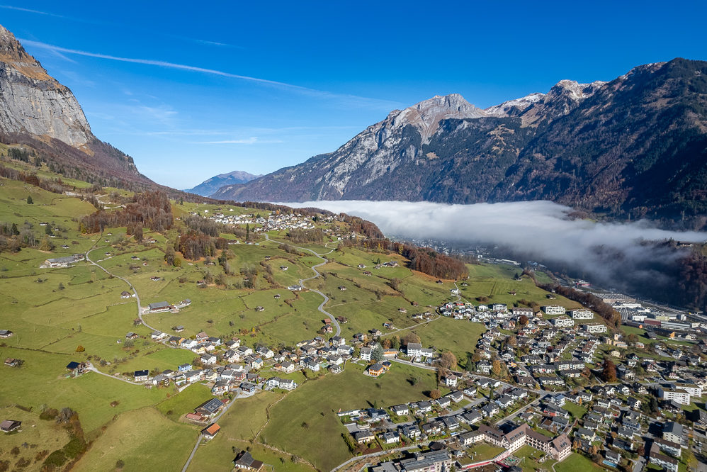 Alpenluft über Tal und Berge