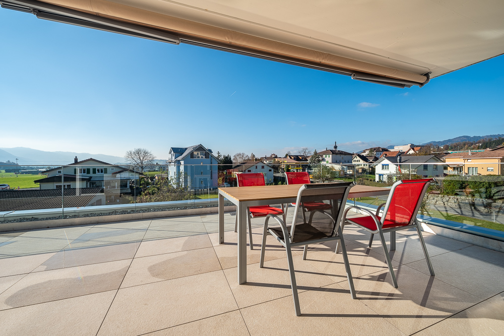 Überdachte Terrasse mit Weitblick