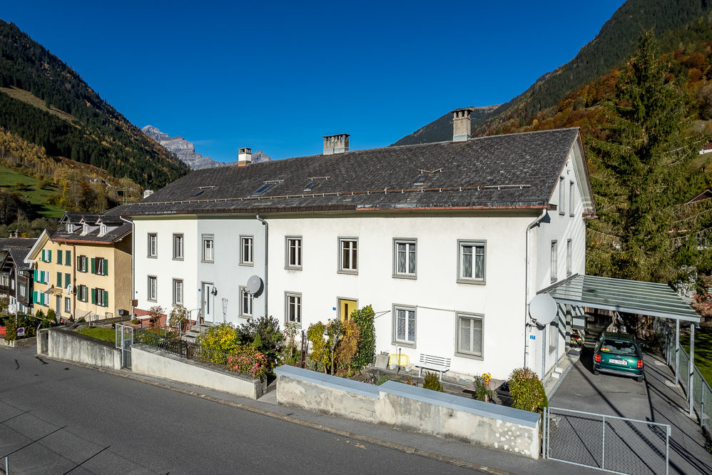 Wohnhaus in alpiner Hanglage