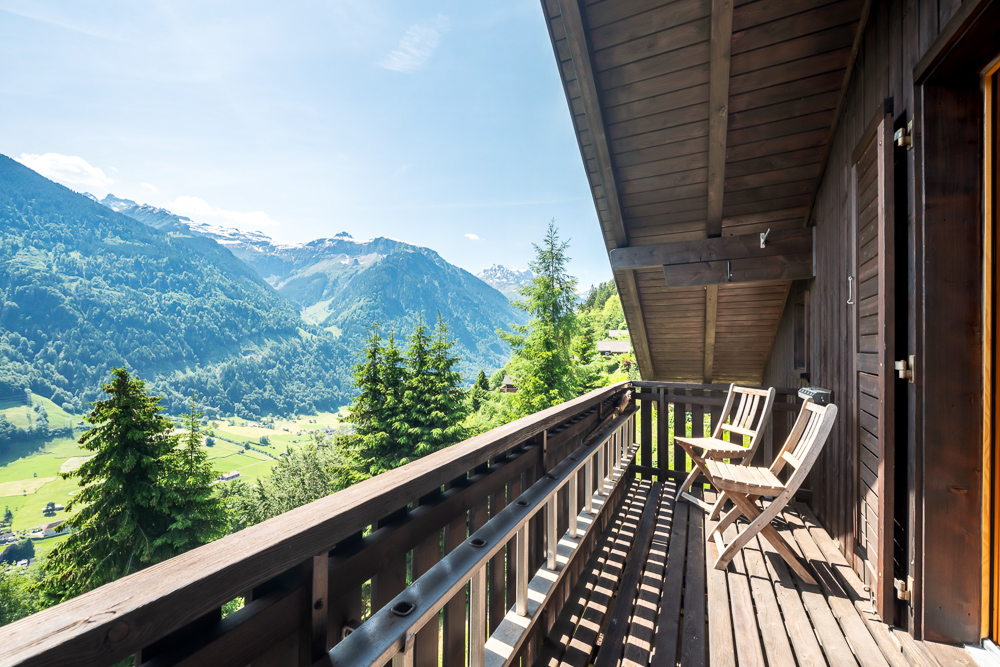 Alpiner Balkon mit Bergblick