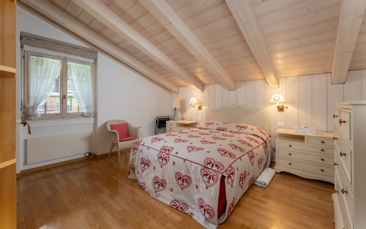 Gemütliches Schlafzimmer mit Dachschrägen