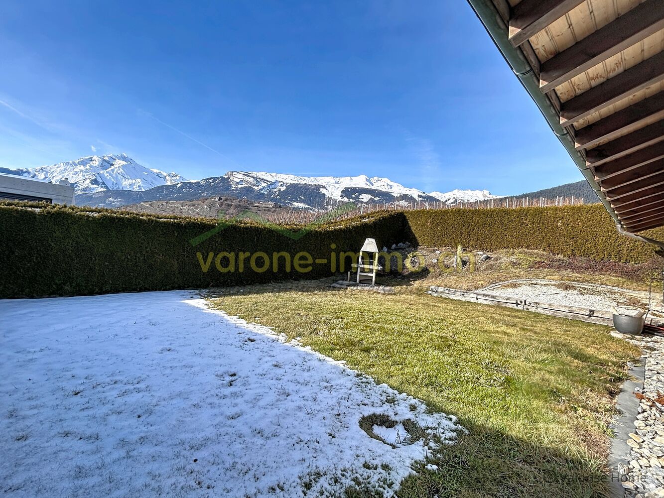 Garten mit Bergblick