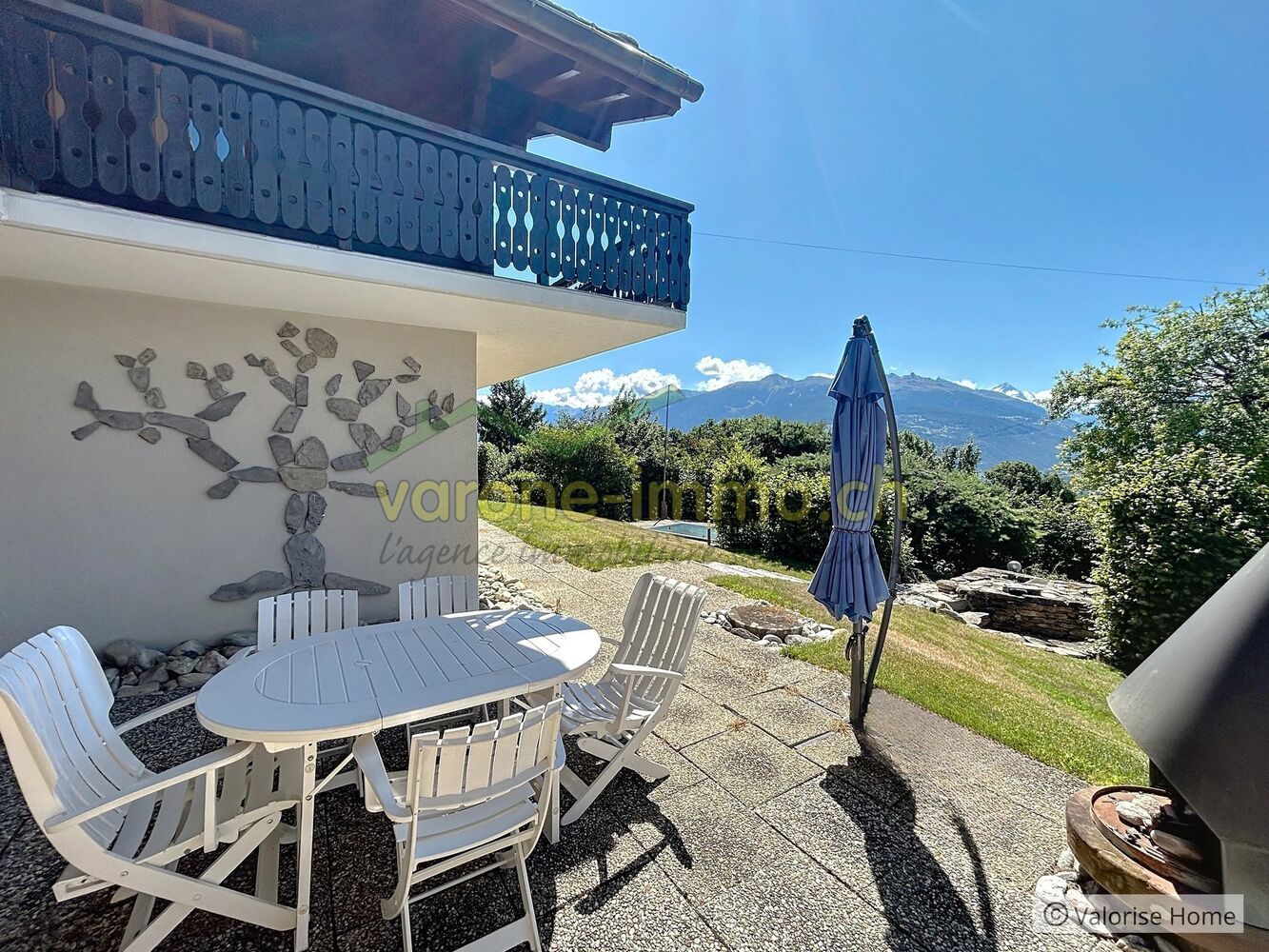 Terrasse mit Bergblick