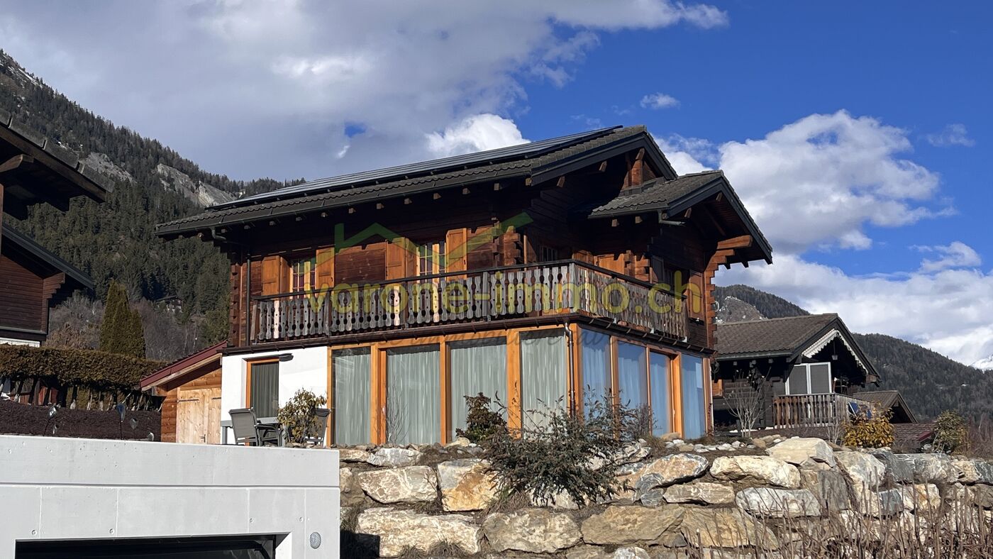 Alpen-Chalet mit Balkon