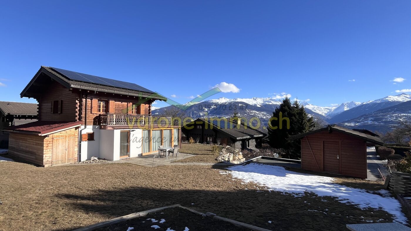 Bergchalet mit Garten und Alpenblick