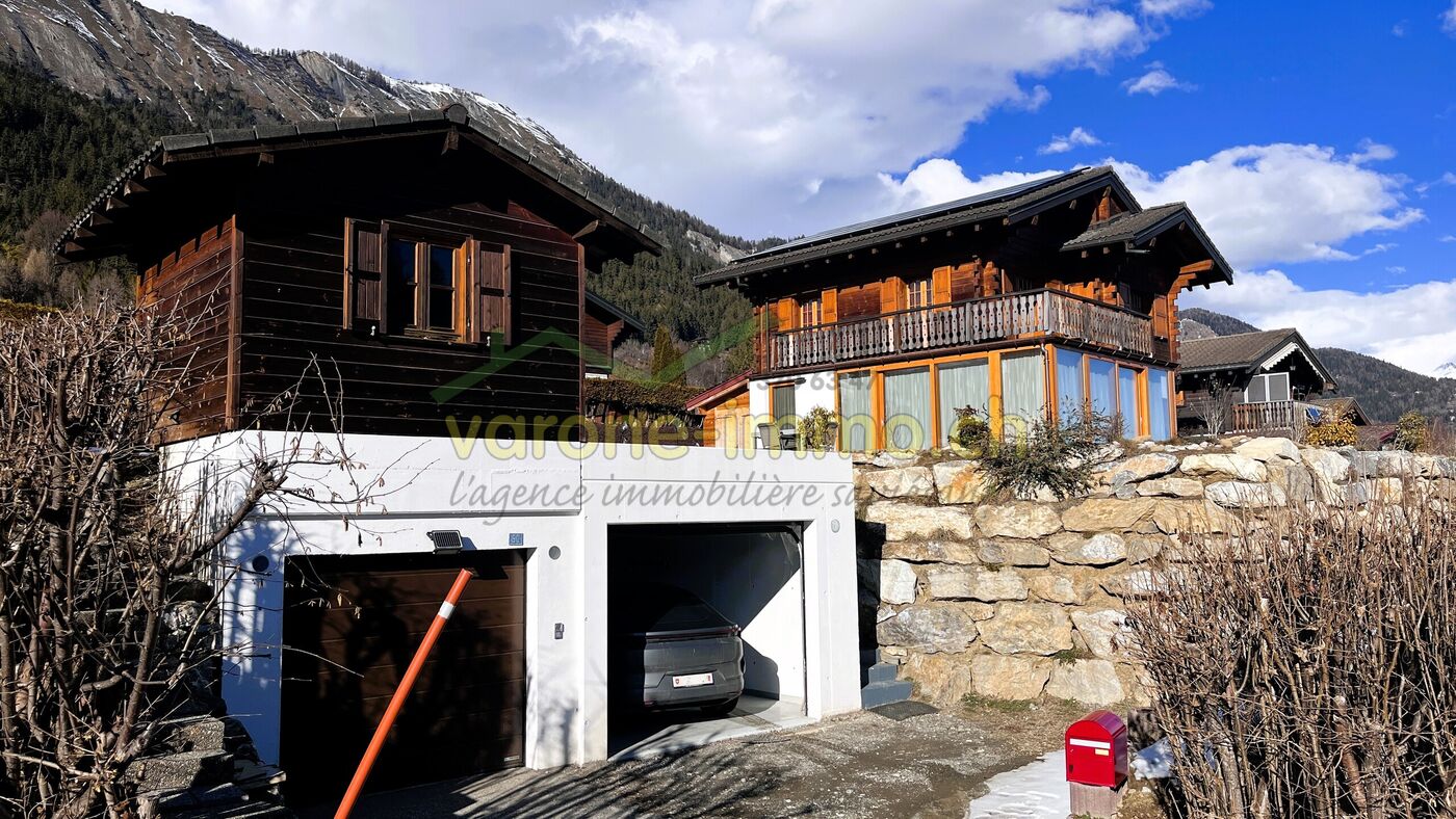 Alpen-Chalet mit Garage