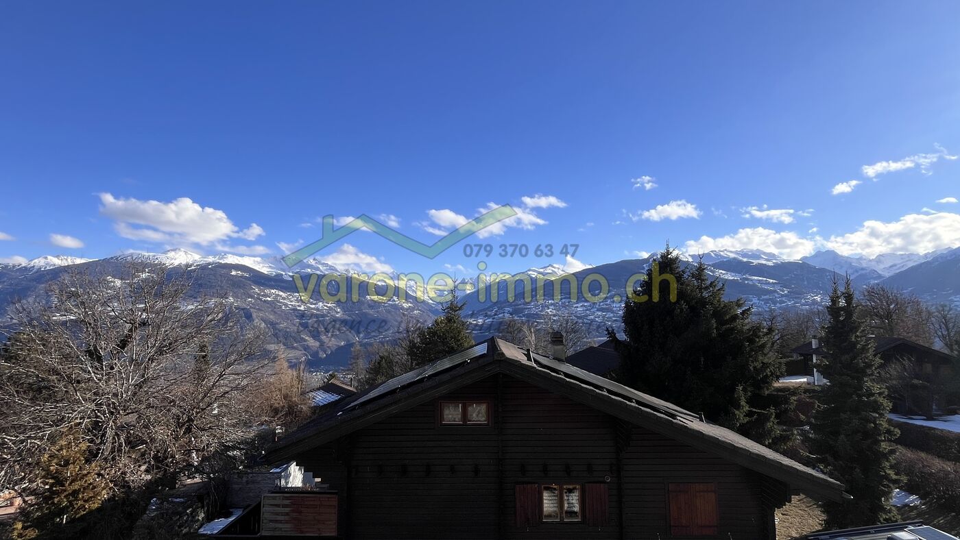 Bergblick mit Chalet