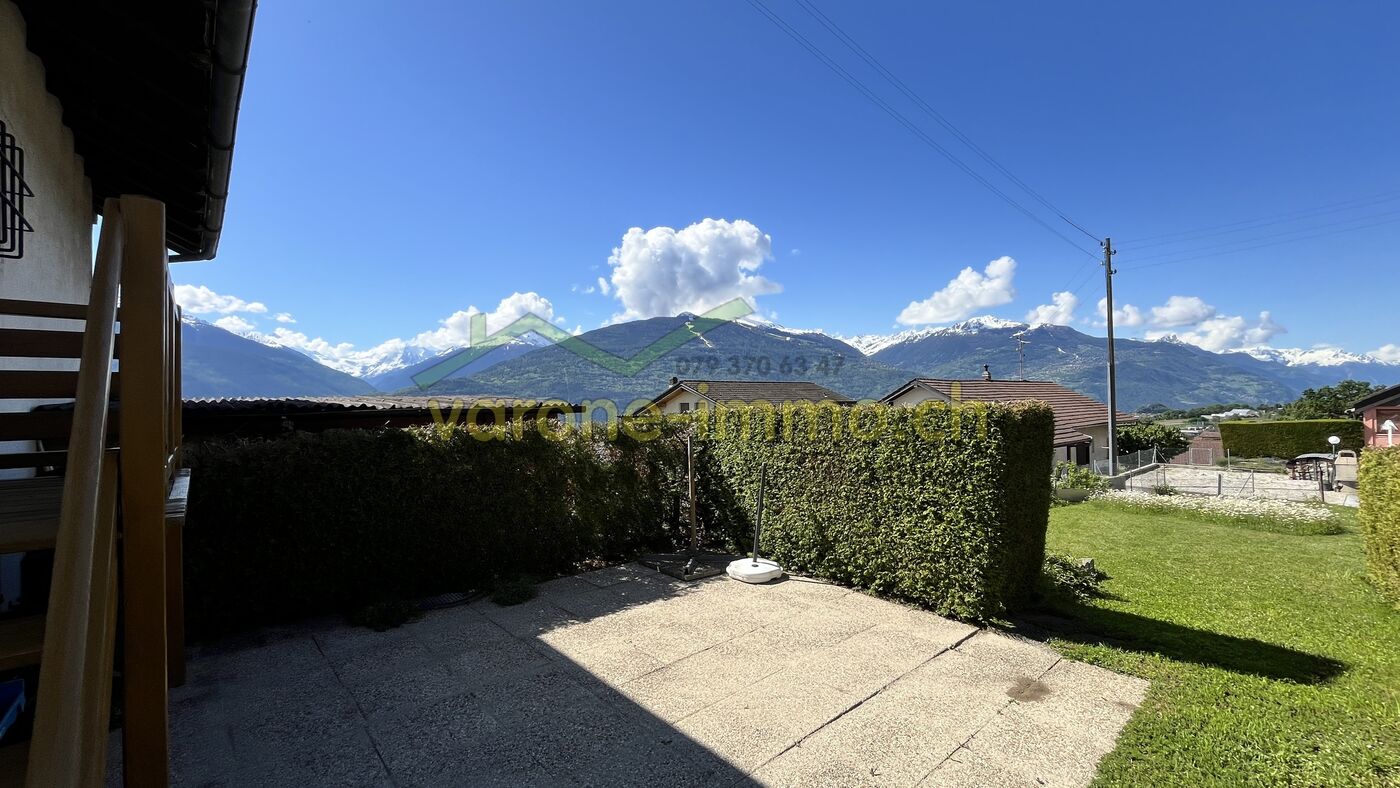 Garten mit Bergblick