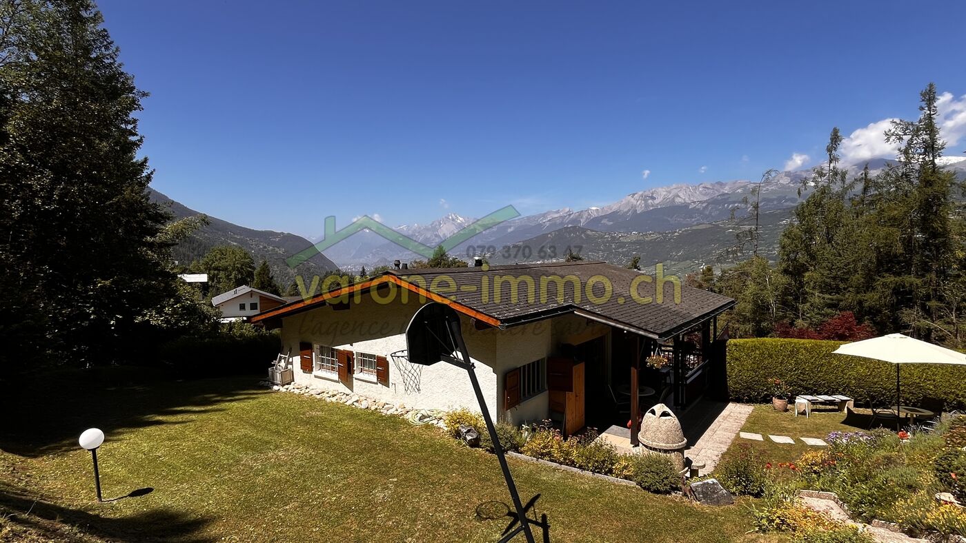 Haus mit Bergblick und Garten