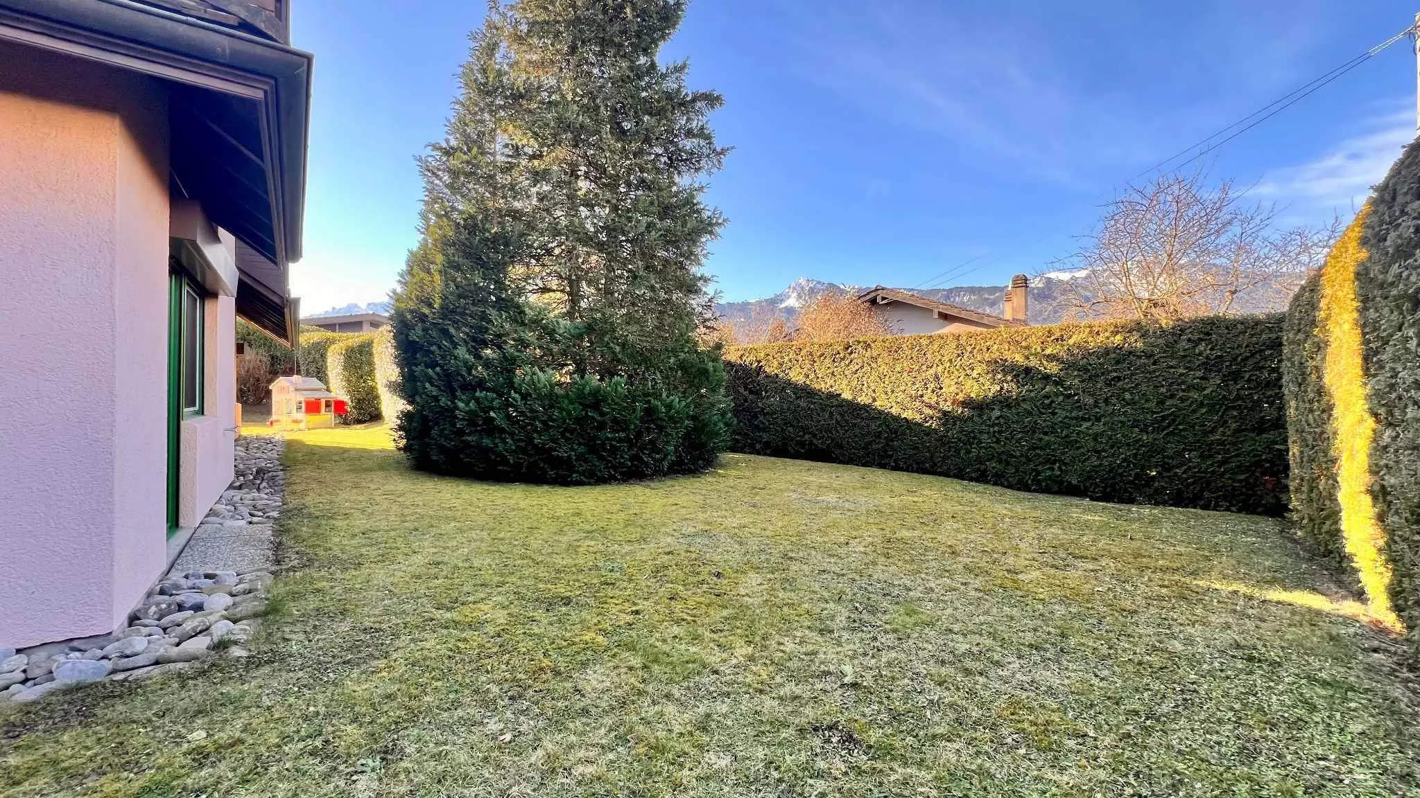 Garten mit Bergblick
