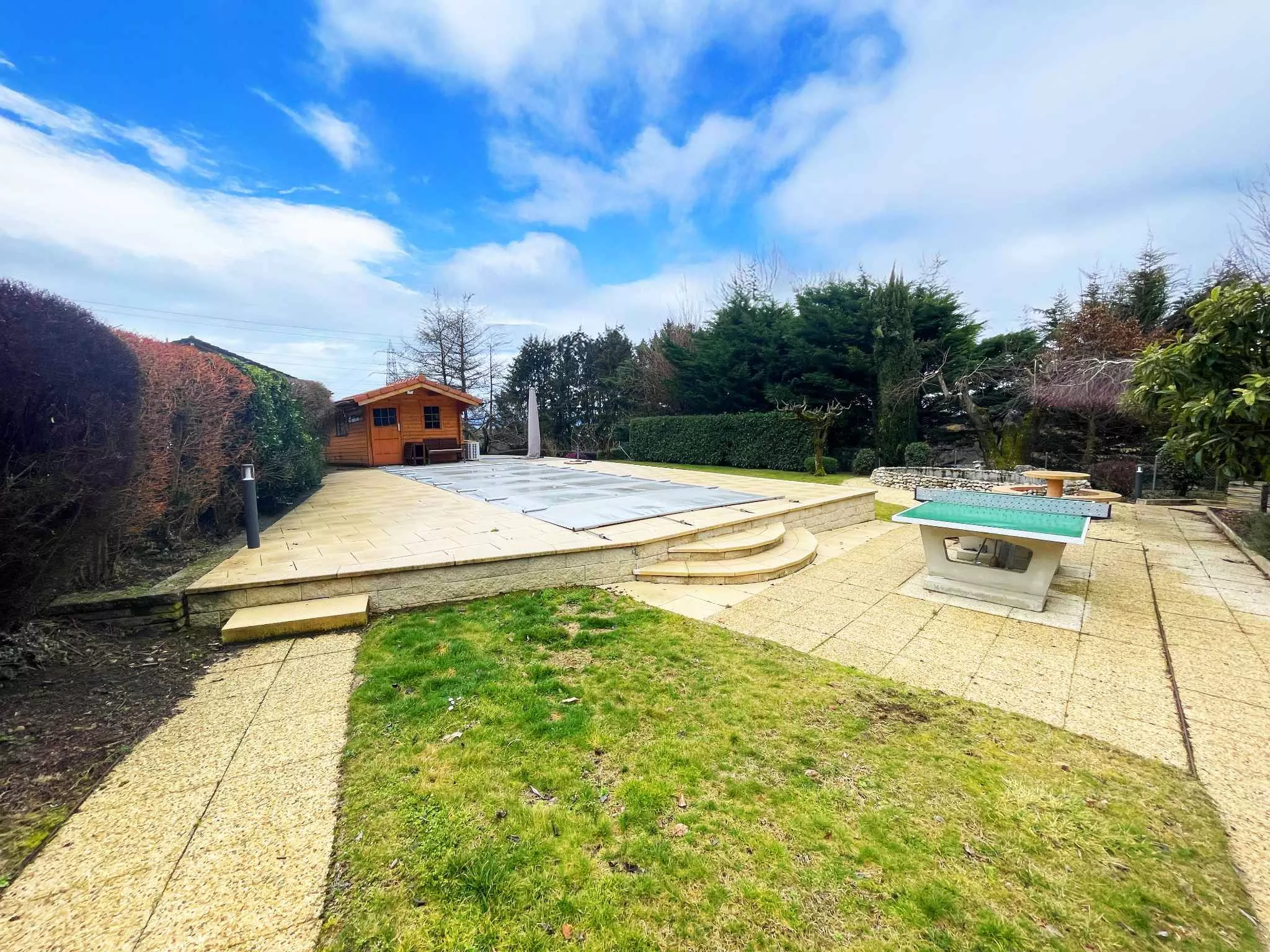 Garten mit Terrasse und Freizeitbereich