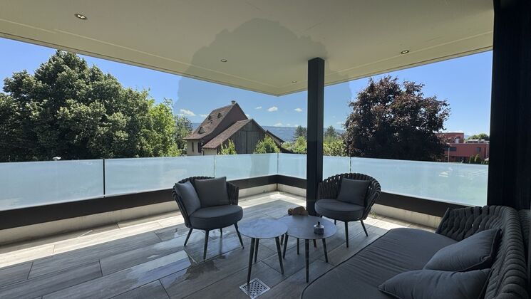 Moderne Dachterrasse mit Sitzgruppe