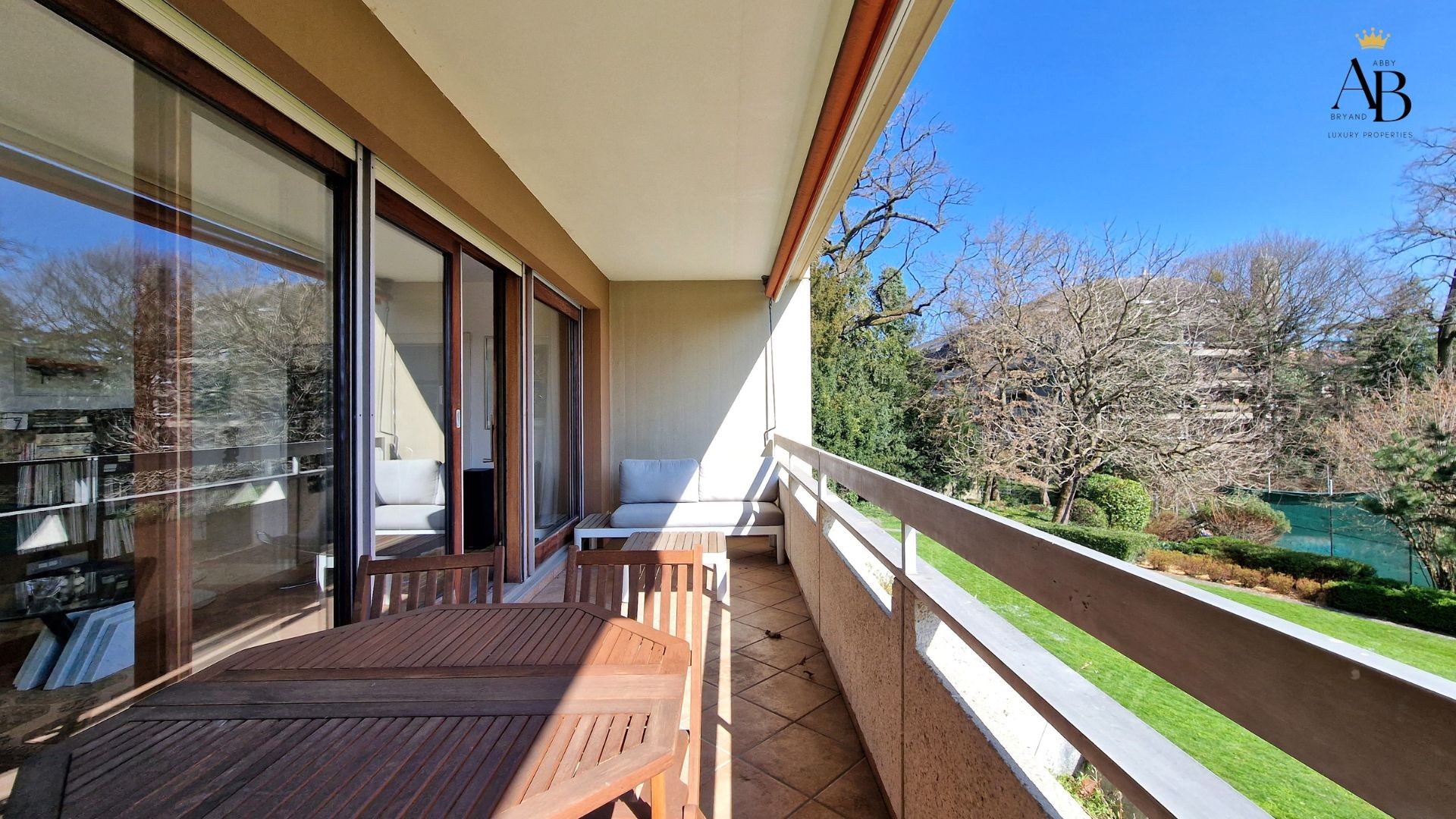 Balkon mit Gartenblick