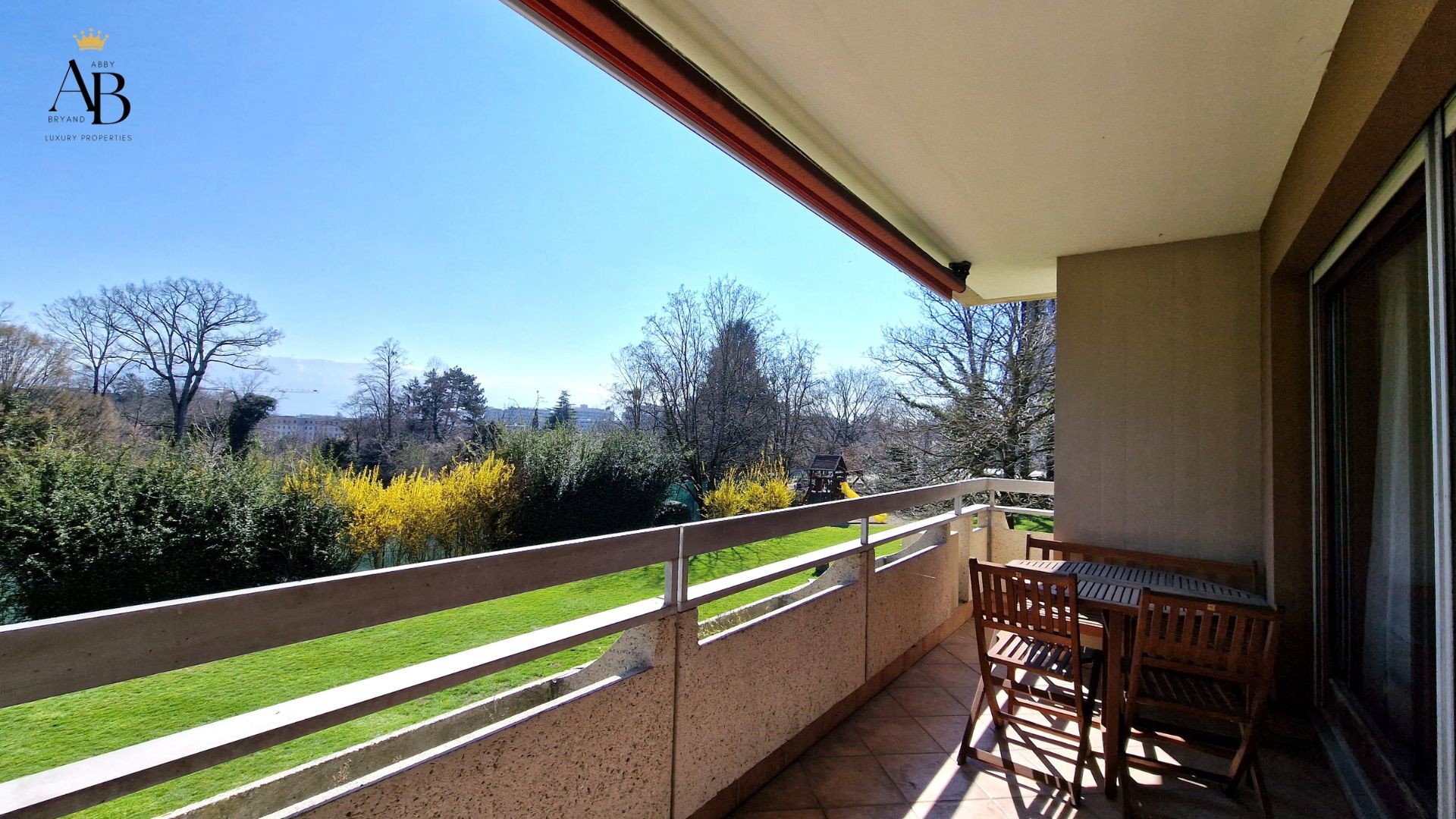 Balkon mit Gartenblick