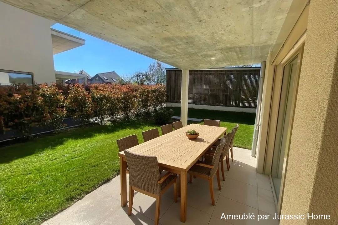 Überdachte Terrasse mit Essbereich