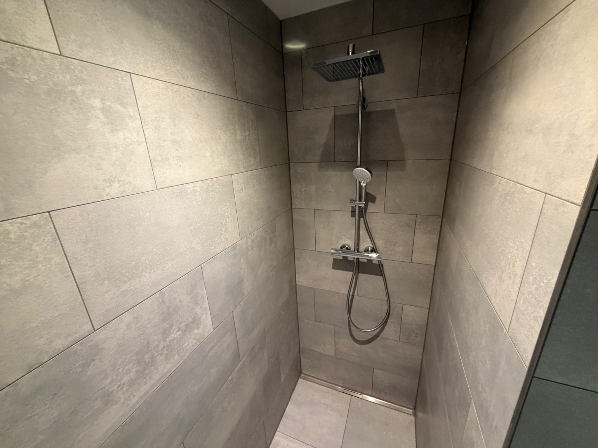 Moderne begehbare Dusche