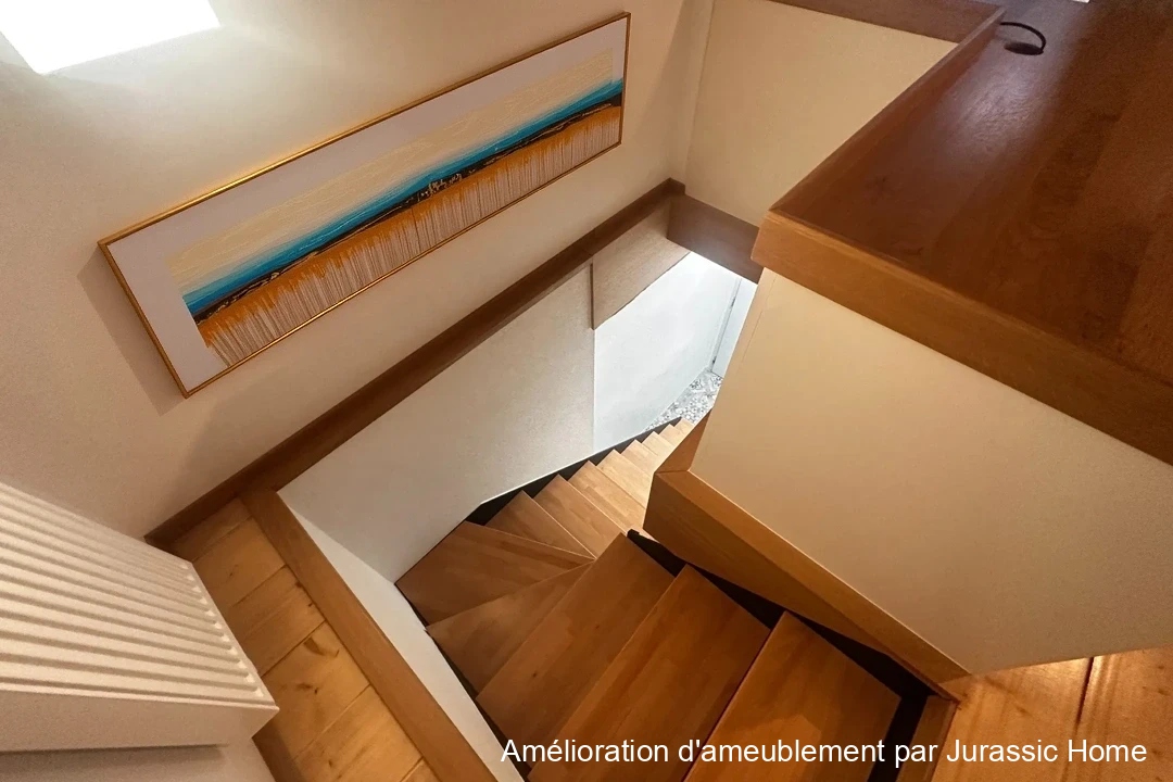 Treppenhaus mit Holzstufen