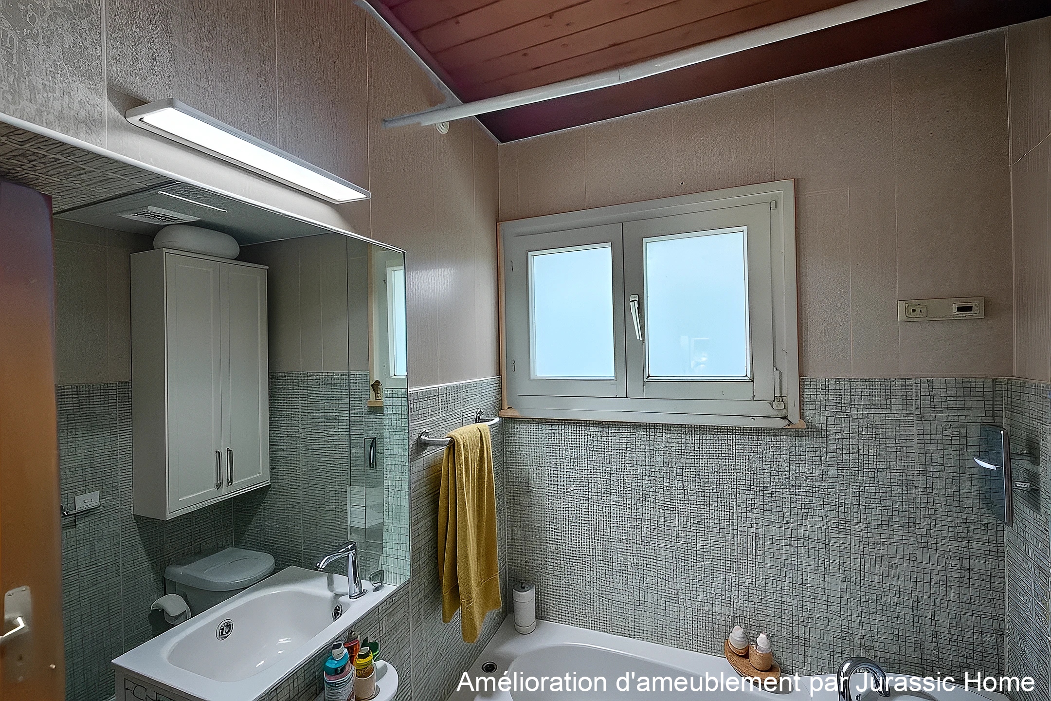 Badezimmer mit Badewanne und Fenster