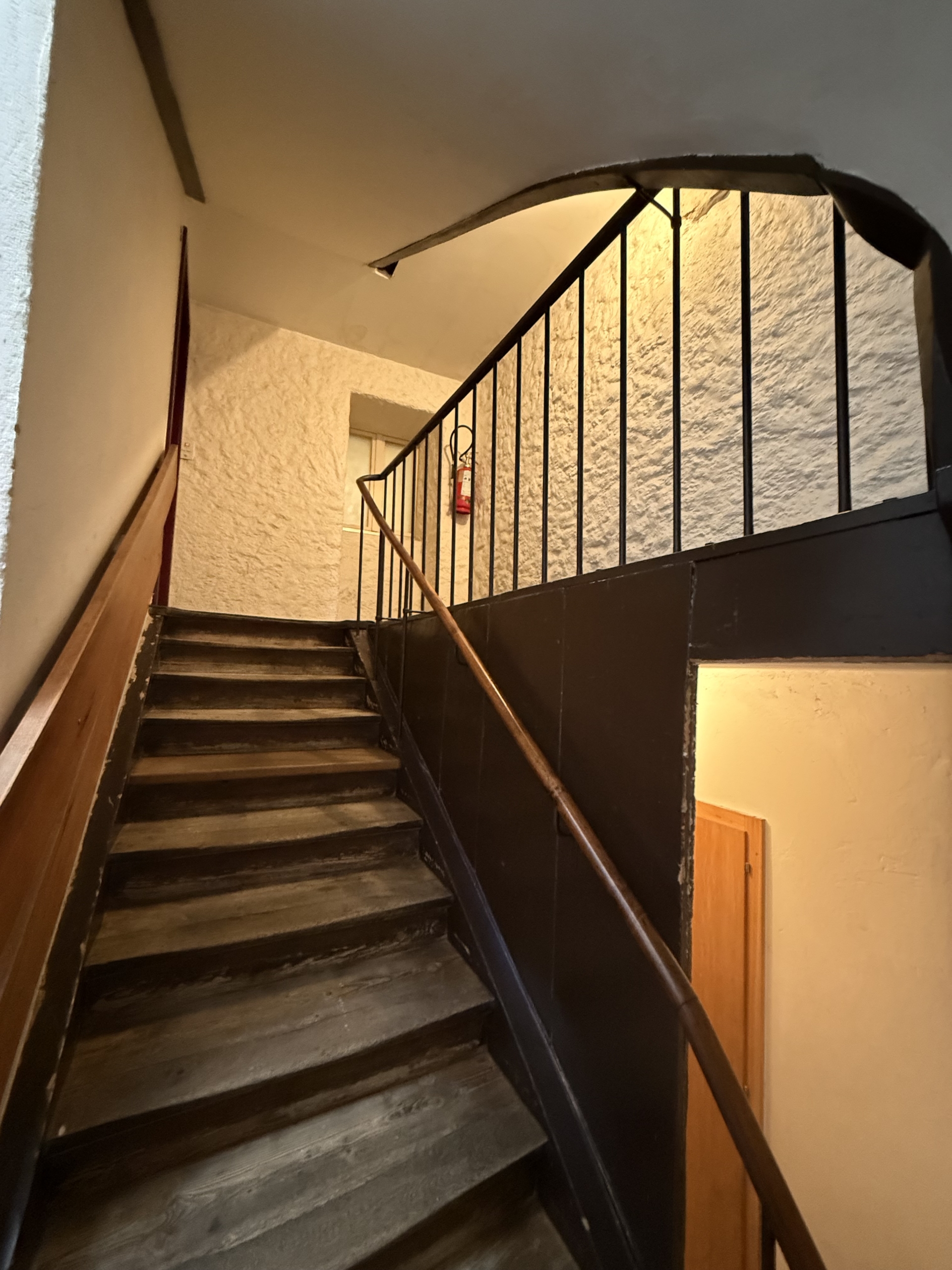 Treppenhaus mit Geländer