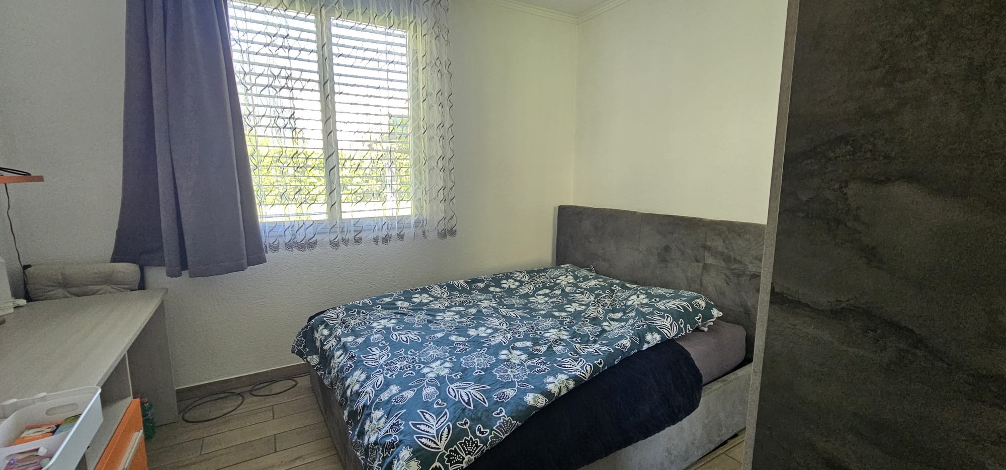Schlafzimmer mit Tageslicht