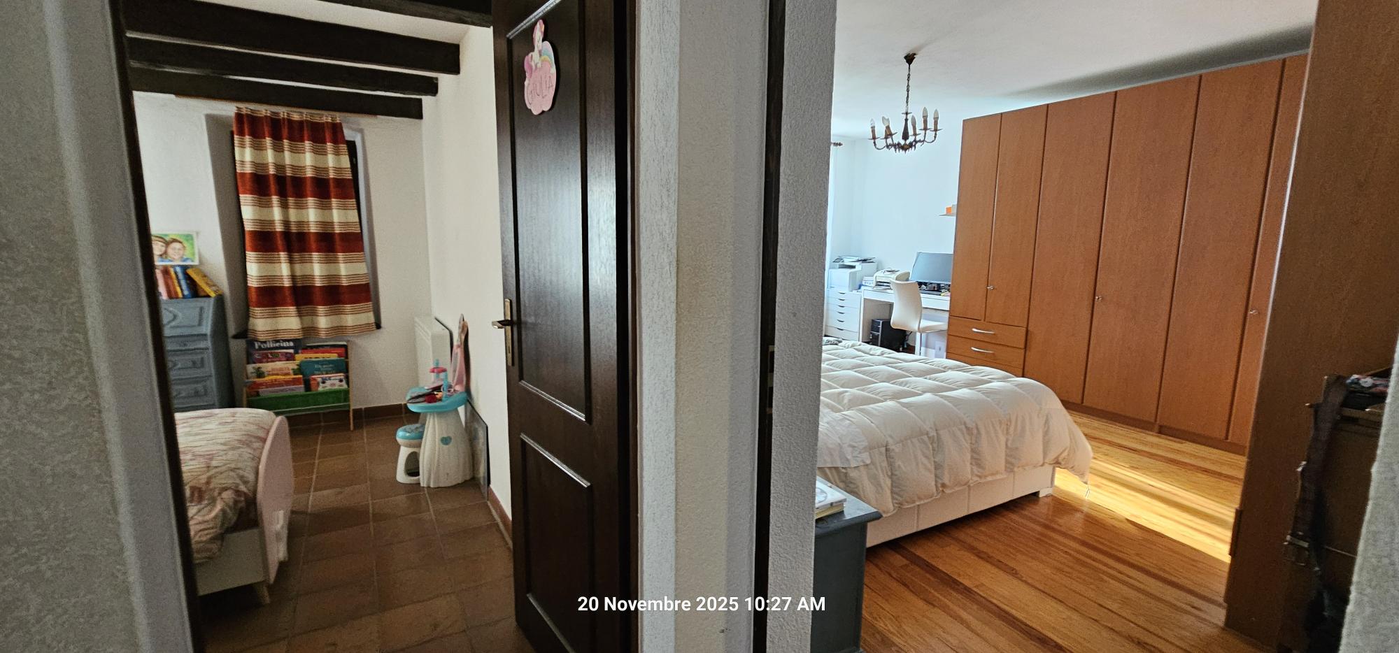 Innenansicht mit Schlafzimmer und Kinderzimmer
