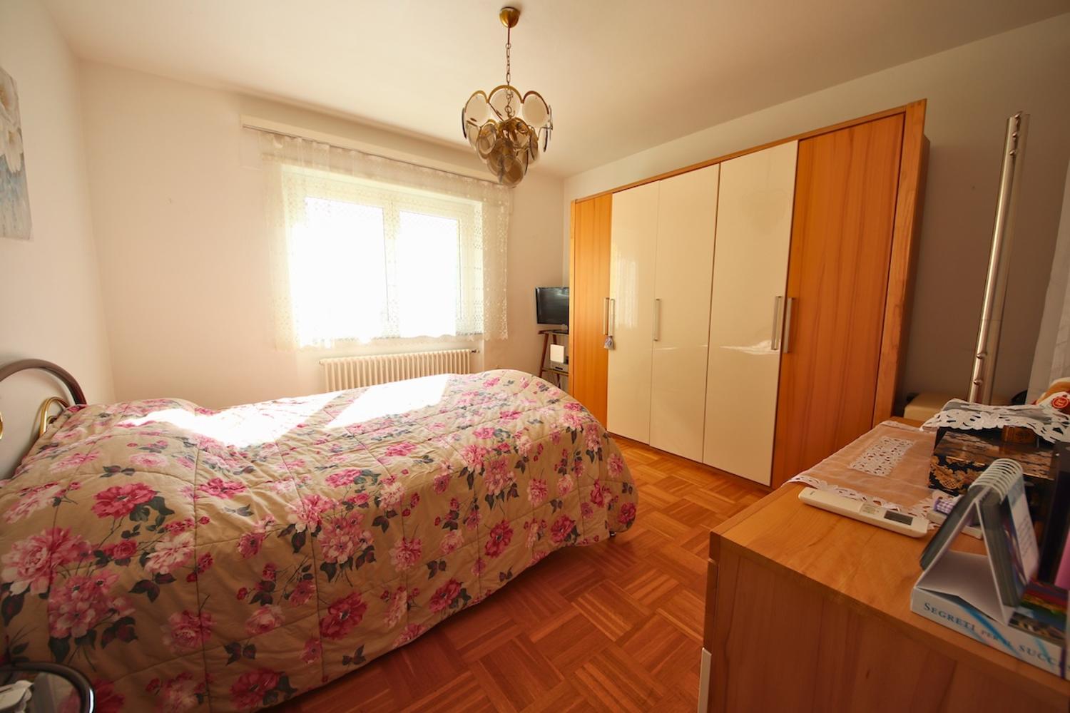 Gemütliches Schlafzimmer mit Tageslicht