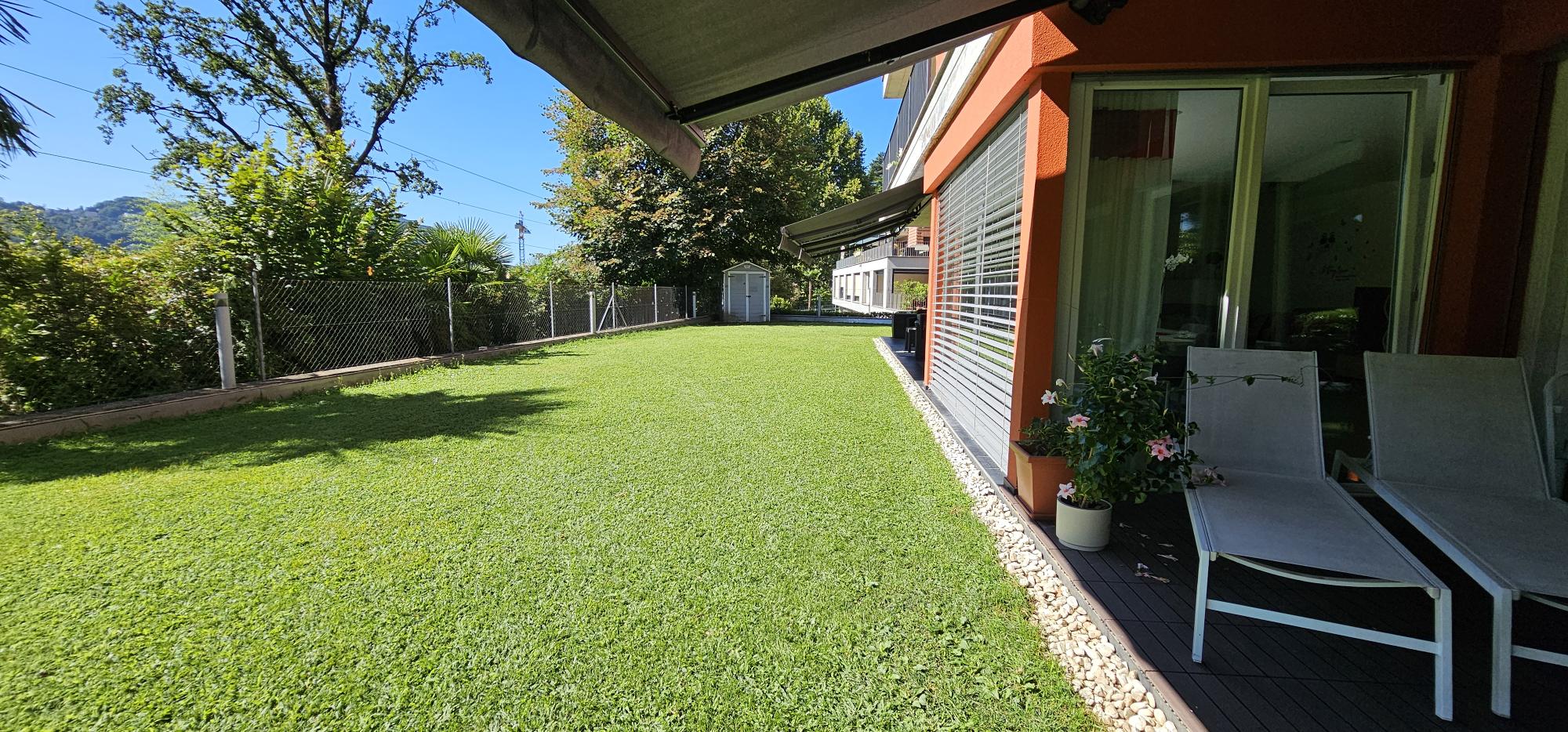 Gartenansicht mit Terrasse