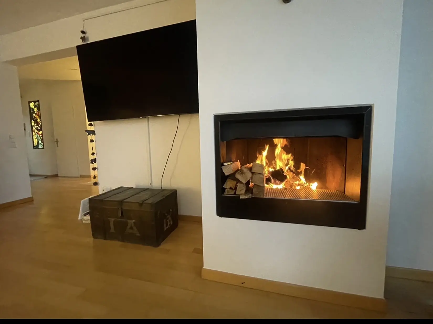 Wohnzimmer mit Kamin