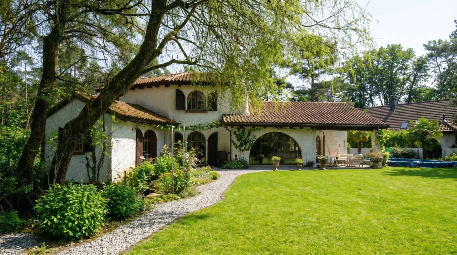 Mediterranes Einfamilienhaus mit großem Garten