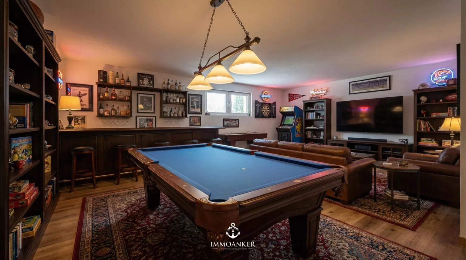 Spielzimmer mit Billardtisch und Bar