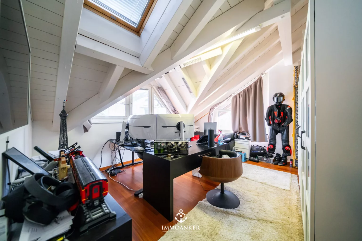 Dachgeschoss-Büro mit Galeriecharakter