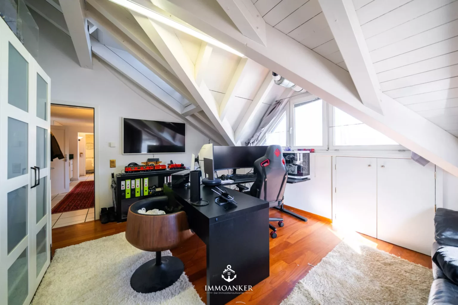 Dachgeschoss-Büro mit Schrägen